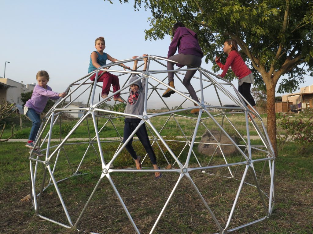 מה קונים לילדים לפסח 2024?