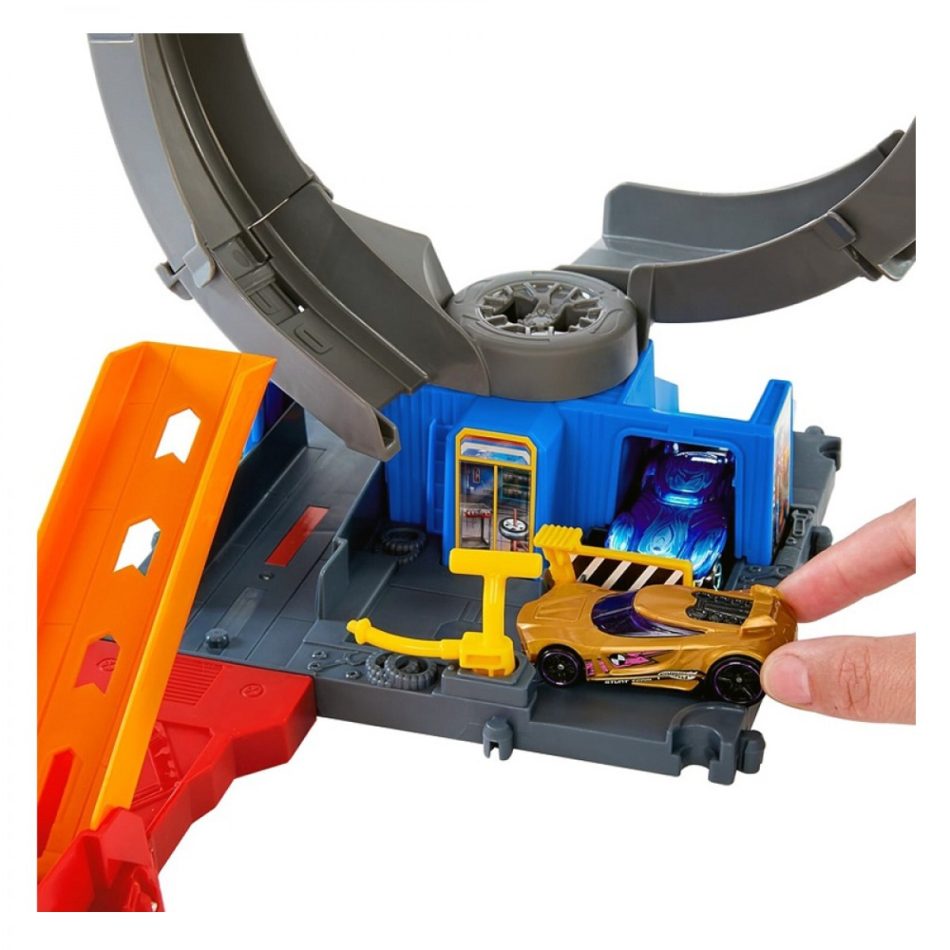 מסלול עטלף התוקף ומכוניות הוט ווילס - Hot wheels, חניונים ומסלולים