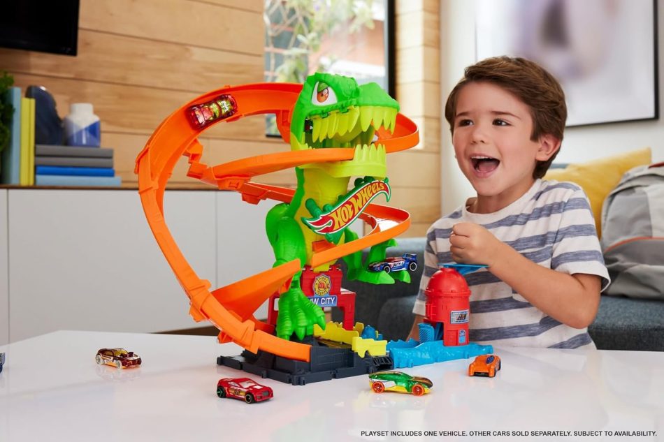 הוט ווילס מסלול טירקס נגד תחנת כיבוי אש - Hot wheels, חניונים ומסלולים